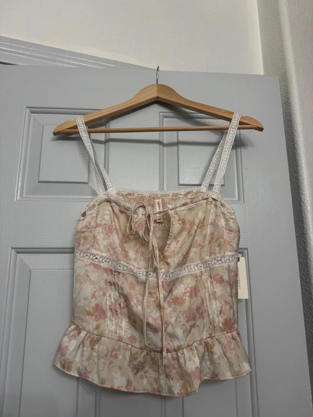 Anthropologie NWT Feminine Floral Cream and Pink Lace-Trim Cami Cropped Tank Top